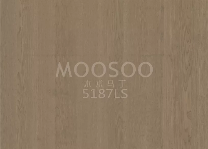 Panele z białym dębem Modern Slat: projekt, kwestie techniczne i zastosowania